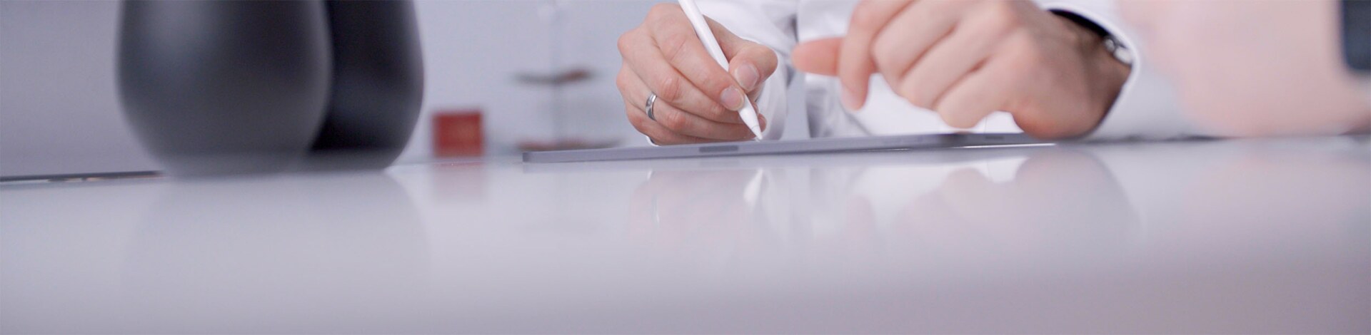 BNI-Franken Top Bild Arbeitssituation BNI-Franken Top Bild Arbeitssituation mit Tablet